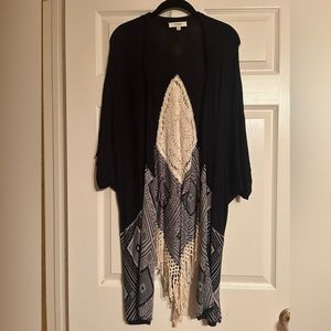 Umgee black and white sweater size S/M